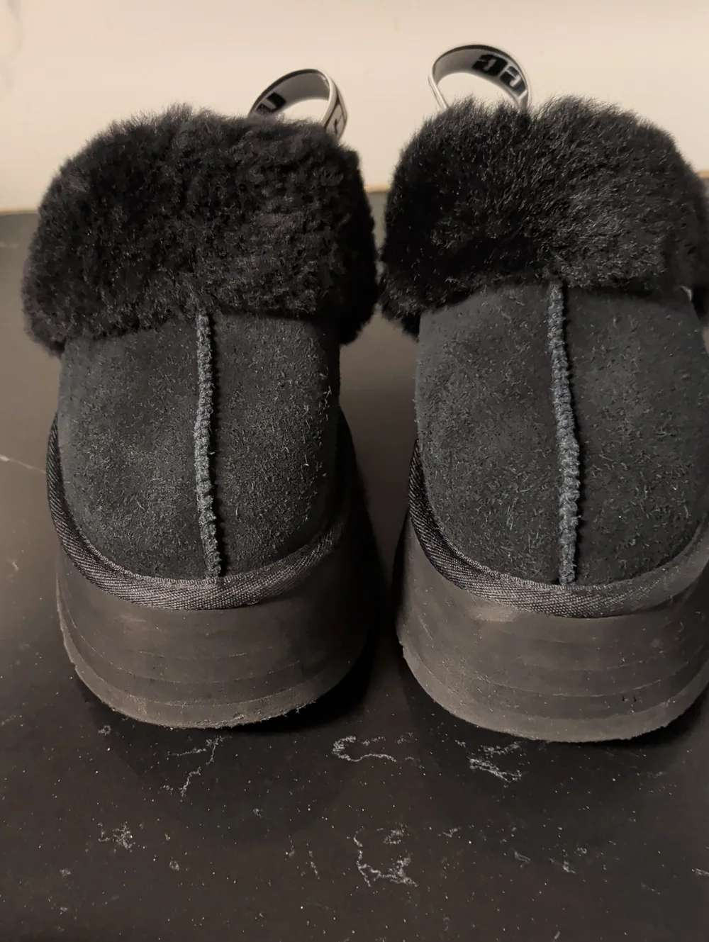 UGG Wmns Funkette Slipper 'Black' Shoes Size 9 Used Excellent
